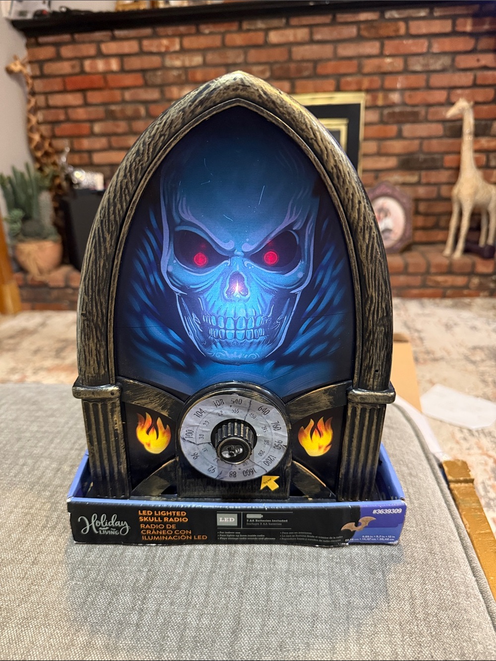 LED Lighted Vintage Skull Radio Wall Decor - Black and Gold